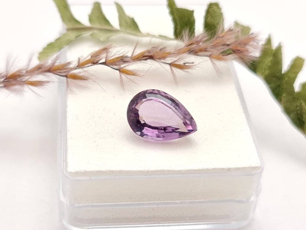 Echter violetter Amethyst Tropfen facettiert lila 13,1x9,3mm 4,5ct (Nr.1010)