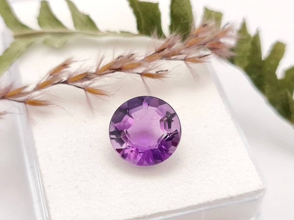 Echter violetter Amethyst rund facettiert lila 11,6mm 4,8ct (Nr.1011)