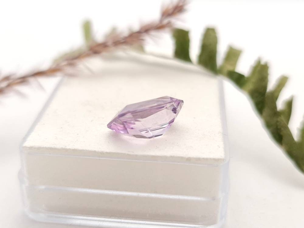 Echter facettierter Amethyst lila violett oktagon 12,8x9mm 4,74ct (Nr.1018)