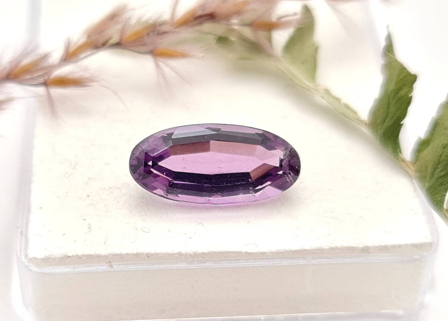 Echter facettierter Amethyst lila violett oval 14,7x6,8mm 3,25ct (Nr.1028)