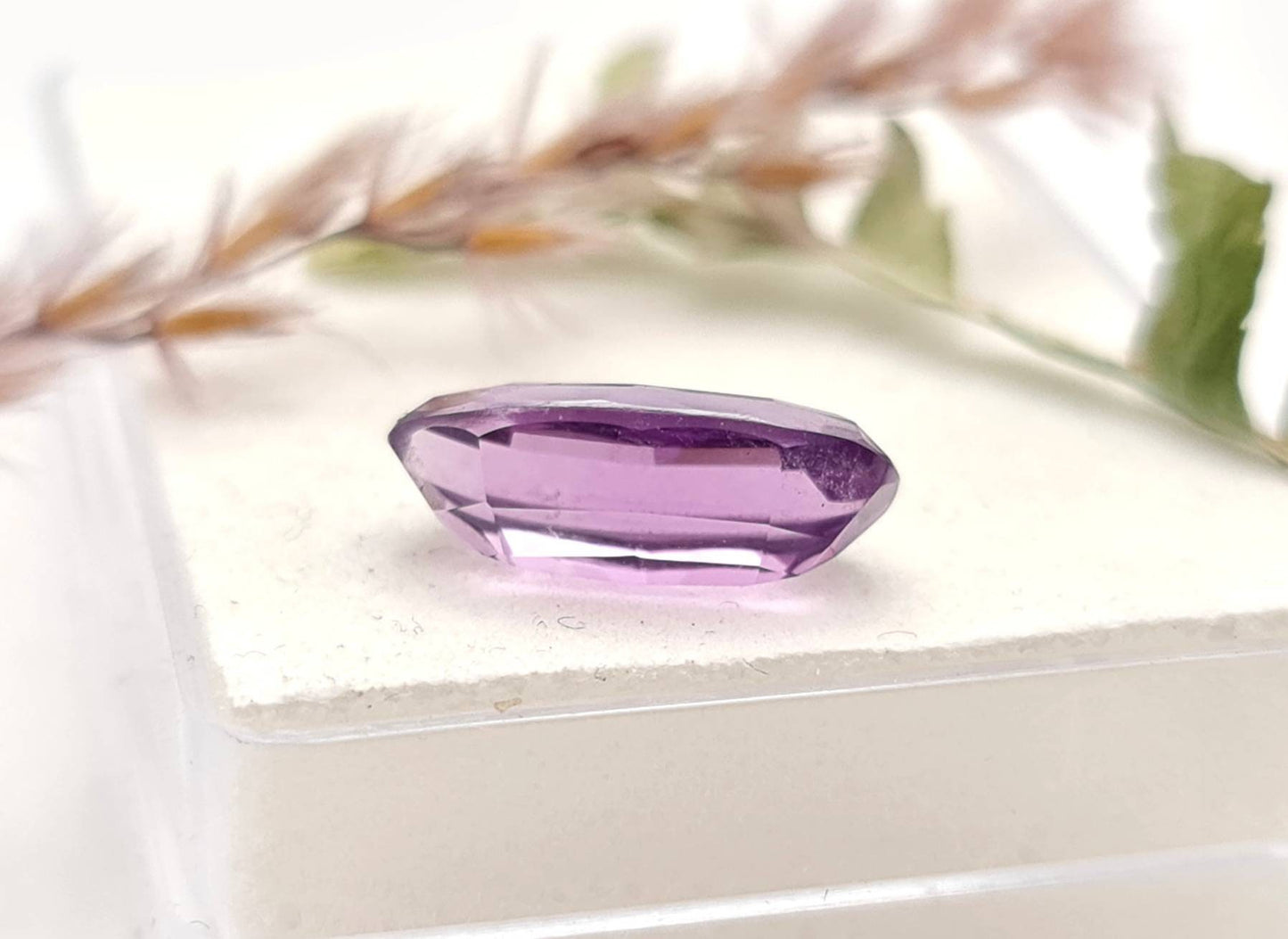 Echter facettierter Amethyst lila violett oval 14,7x6,8mm 3,25ct (Nr.1028)