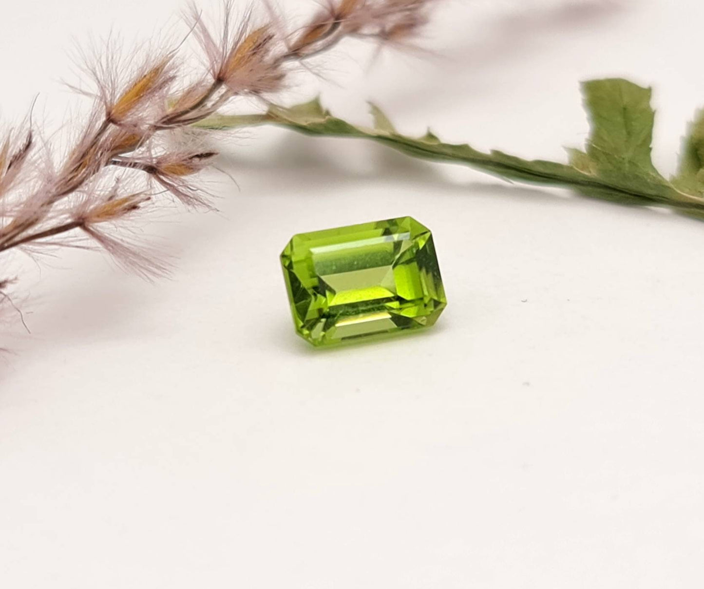 Echter grüner Peridot facettiert rechteck Oktagon 8x6mm (Nr.1057)