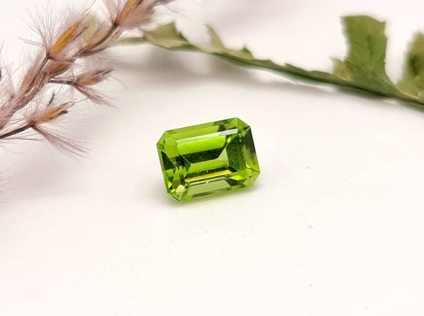 Echter grüner Peridot facettiert rechteck Oktagon 8x6mm (Nr.1057)