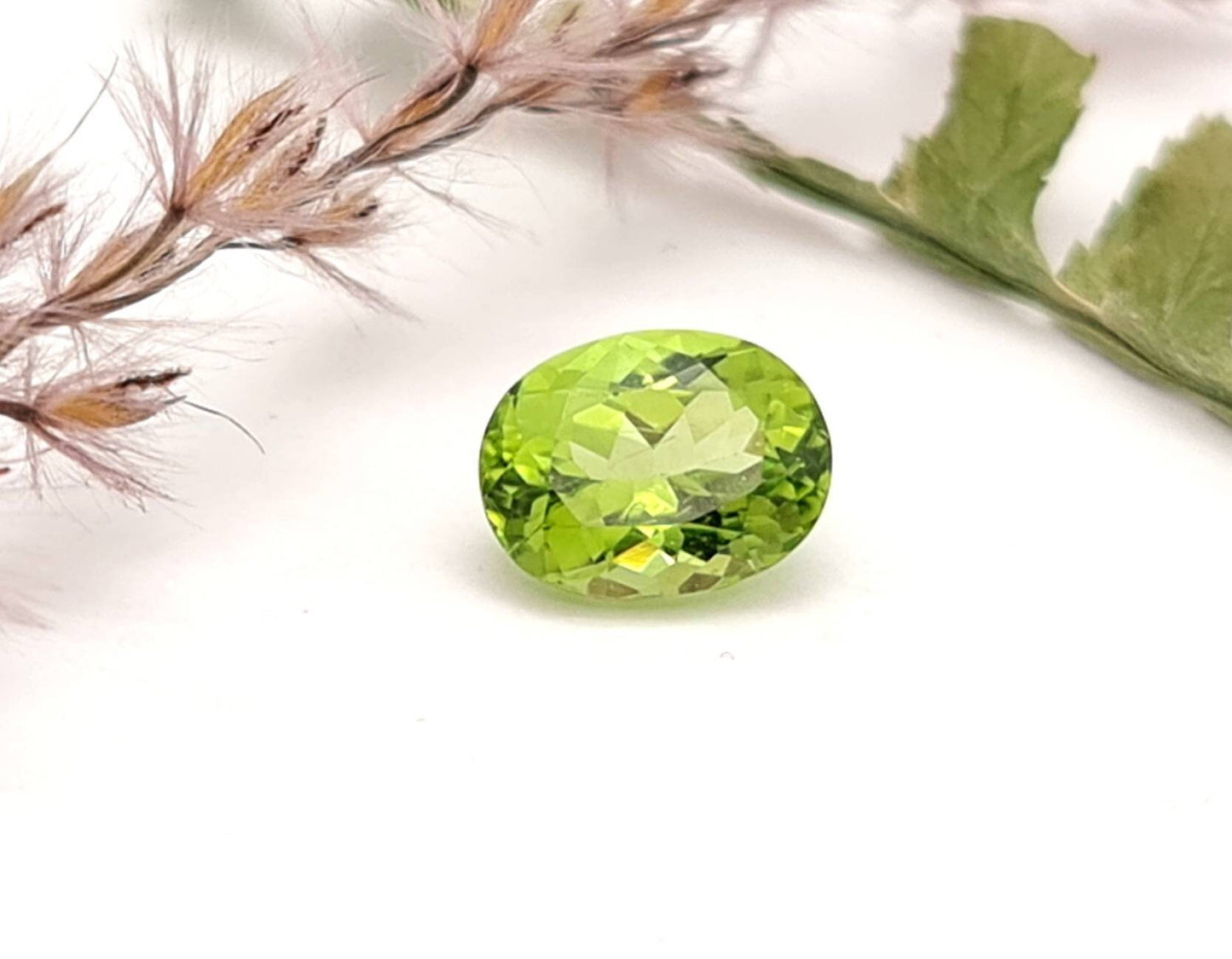 Echter grüner Peridot facettiert oval 9x7mm (Nr.1059)