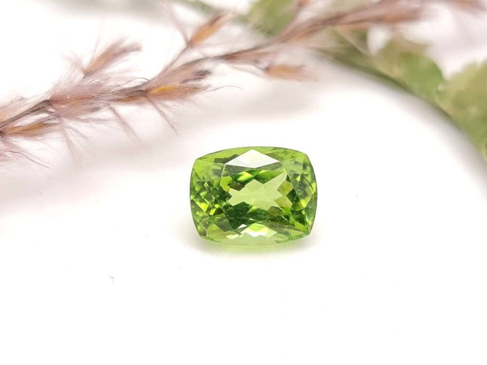 Echter grüner Peridot facettiert rechteck 9x7mm (Nr.1065)