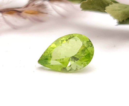 Echter grüner Peridot facettiert Tropfen 9x7mm (Nr.1068)