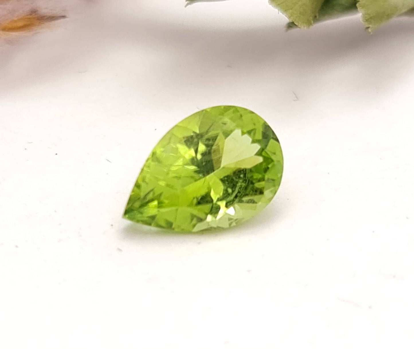 Echter grüner Peridot facettiert Tropfen 9x7mm (Nr.1068)