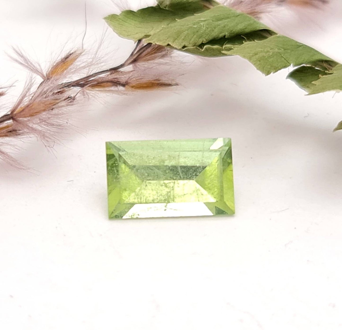 Echter grüner Peridot facettiert rechteck Spiegelschliff 1,91ct (Nr.1070)