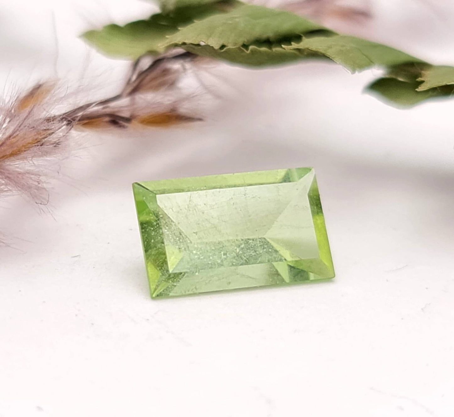 Echter grüner Peridot facettiert rechteck Spiegelschliff 1,91ct (Nr.1070)