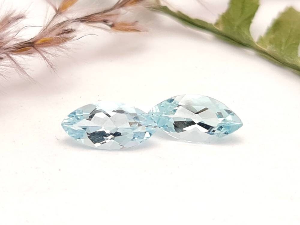 Echte facettierte Aquamarine navette blau Paar 10x5mm 1,8ct (Nr.1075)