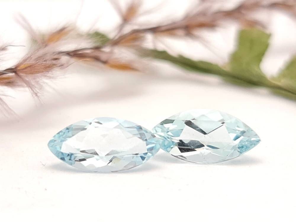 Echte facettierte Aquamarine navette blau Paar 10x5mm 1,8ct (Nr.1075)