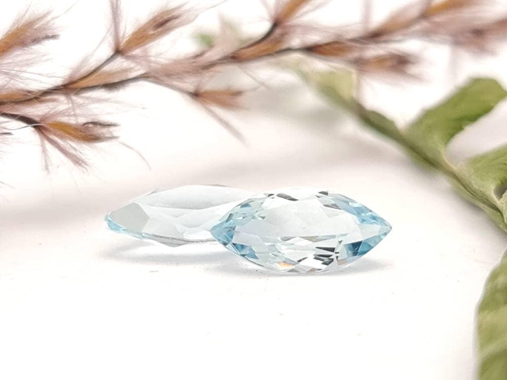 Echte facettierte Aquamarine navette blau Paar 10x5mm 1.7ct (Nr.1076)