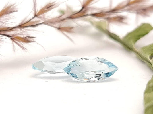 Echte facettierte Aquamarine navette blau Paar 10x5mm 1.7ct (Nr.1076)