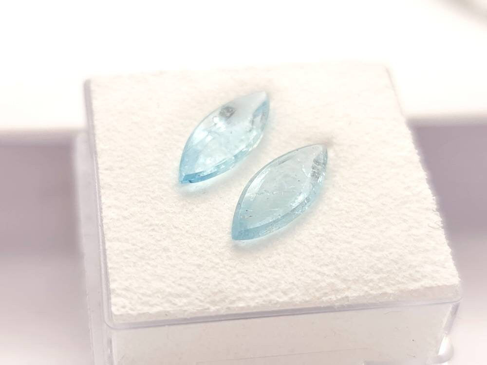 Echte facettierte Aquamarine navette blau Paar/2 Stück Spiegelschliff 12,5x4,9mm 1,87ct (Nr.1081)