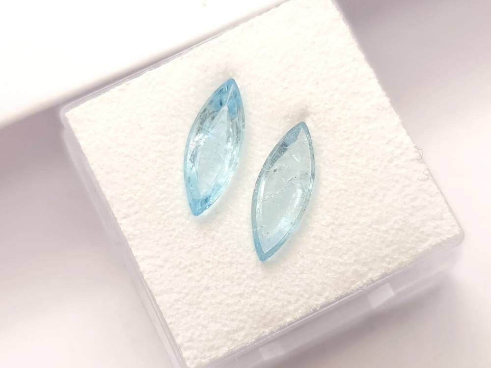 Echte facettierte Aquamarine navette blau Paar/2 Stück Spiegelschliff 12,5x4,9mm 1,87ct (Nr.1081)