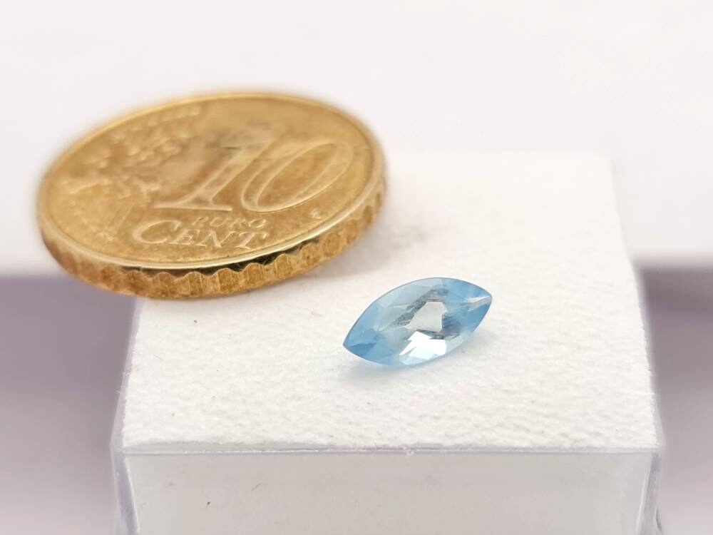 Echter facettierter Aquamarin navette blau 8x4mm 0,36ct (Nr.1083)