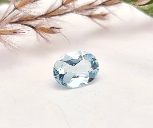 Echte facettierte Aquamarine oval blau 8x6mm 0,77ct (Nr.1085)