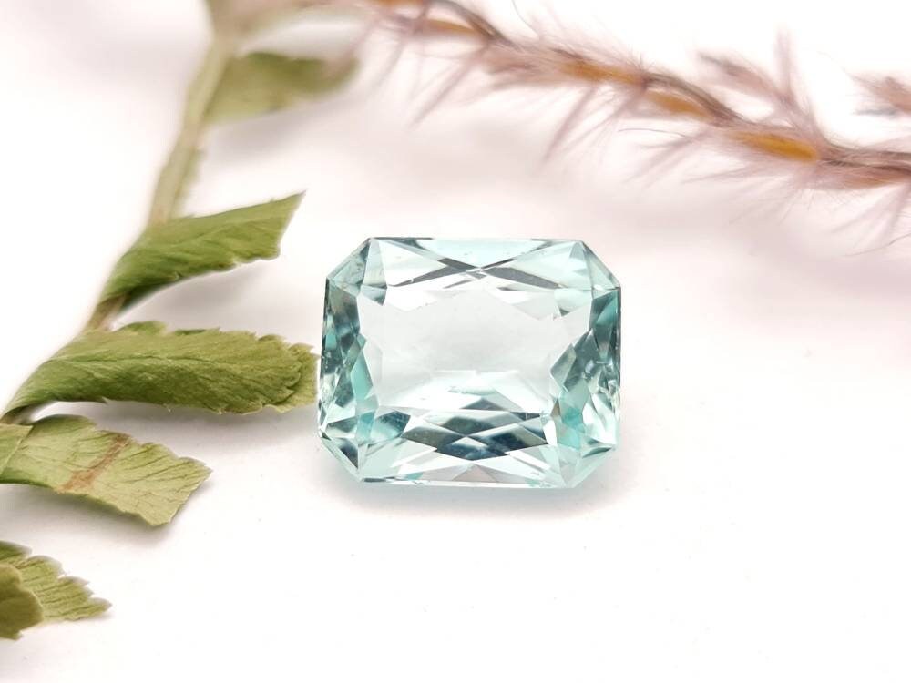 Hochwertiger echter Aquamarin facettiert, oktagon blau Augenrein 11,8x9,9mm 4,97ct (Nr.1088)