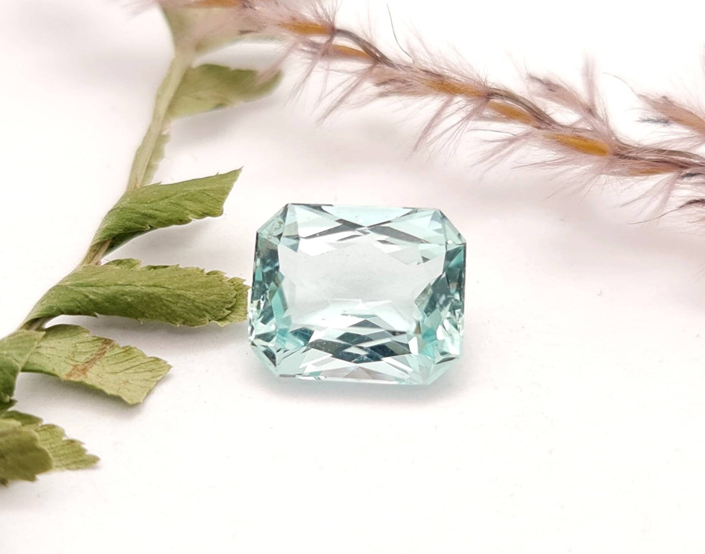 Hochwertiger echter Aquamarin facettiert, oktagon blau Augenrein 11,8x9,9mm 4,97ct (Nr.1088)