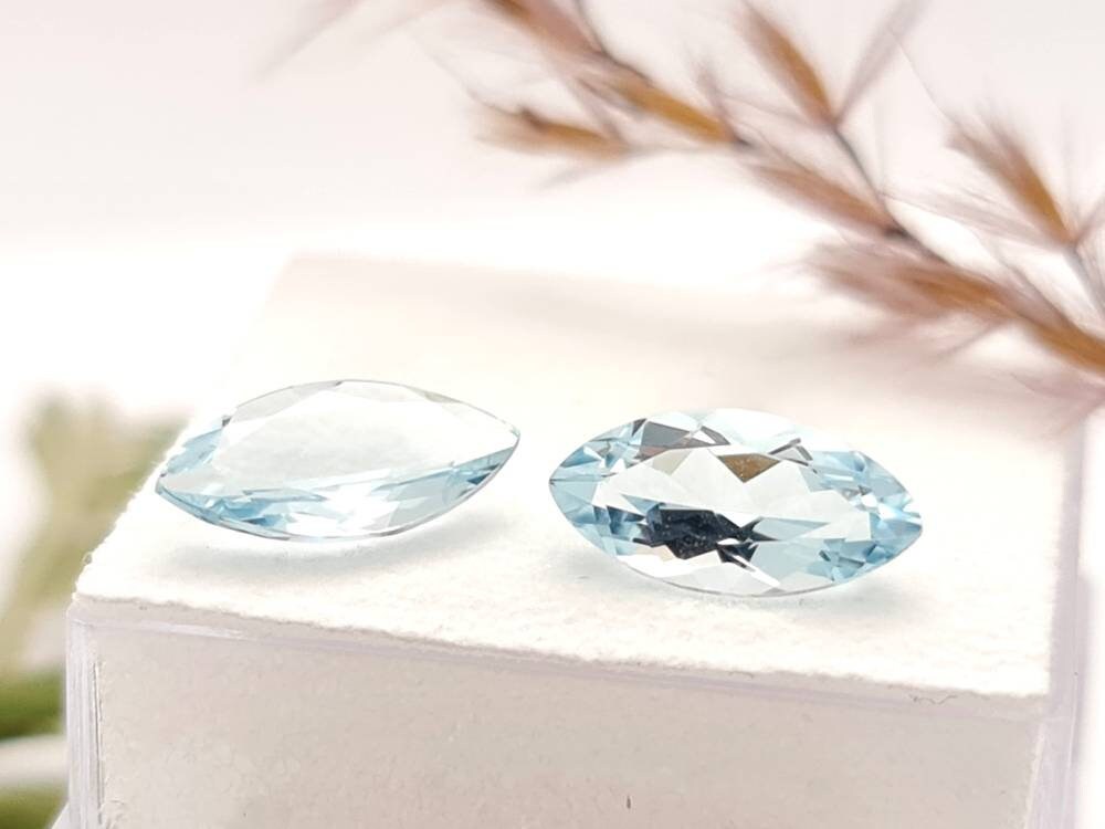 Echte facettierte Aquamarine navette blau Paar 10,2x5mm 1,53ct (Nr.1092)