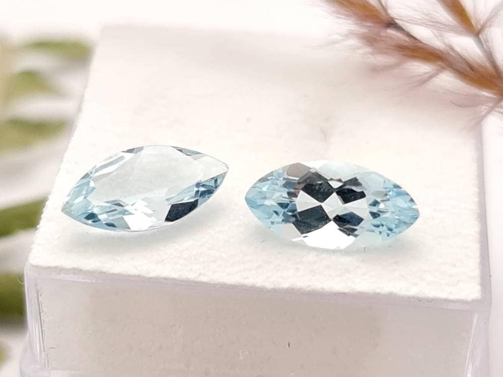 Echte facettierte Aquamarine navette blau Paar 10,2x5mm 1,53ct (Nr.1092)