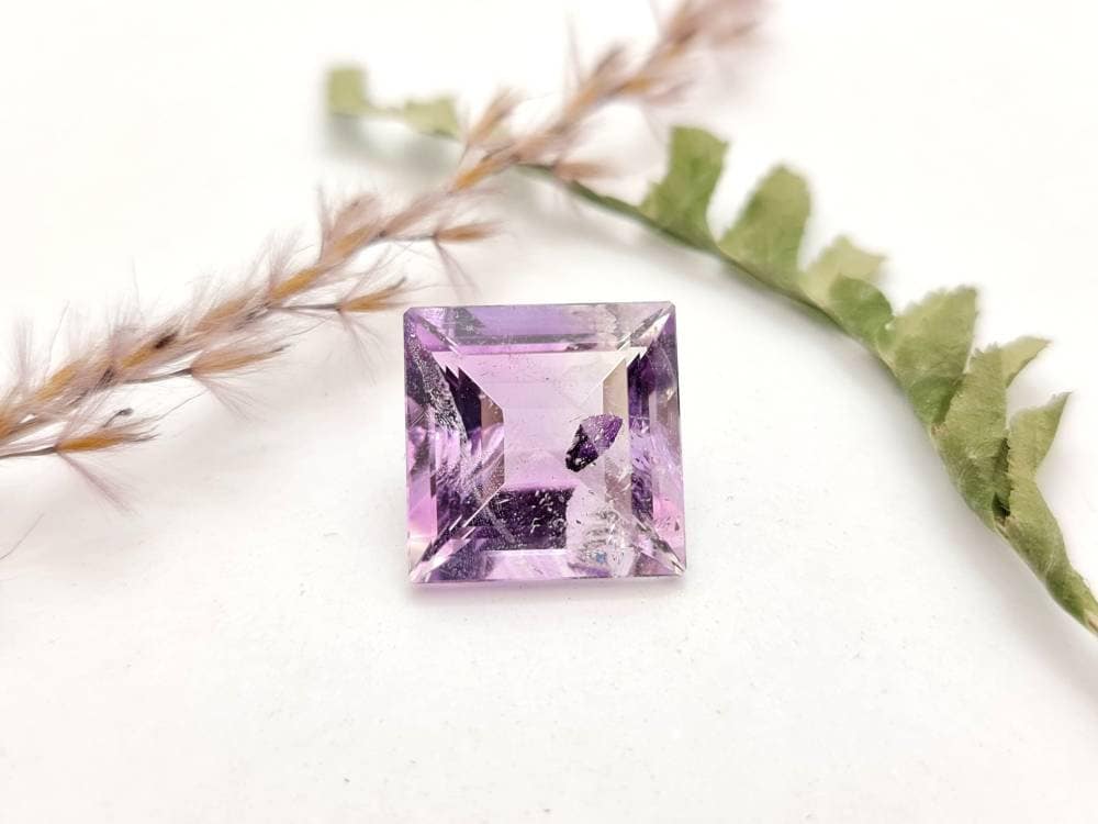 Facettierter violetter Amethyst, carree quadratisch lila 14,7mm 12,2ct (Nr.1111)