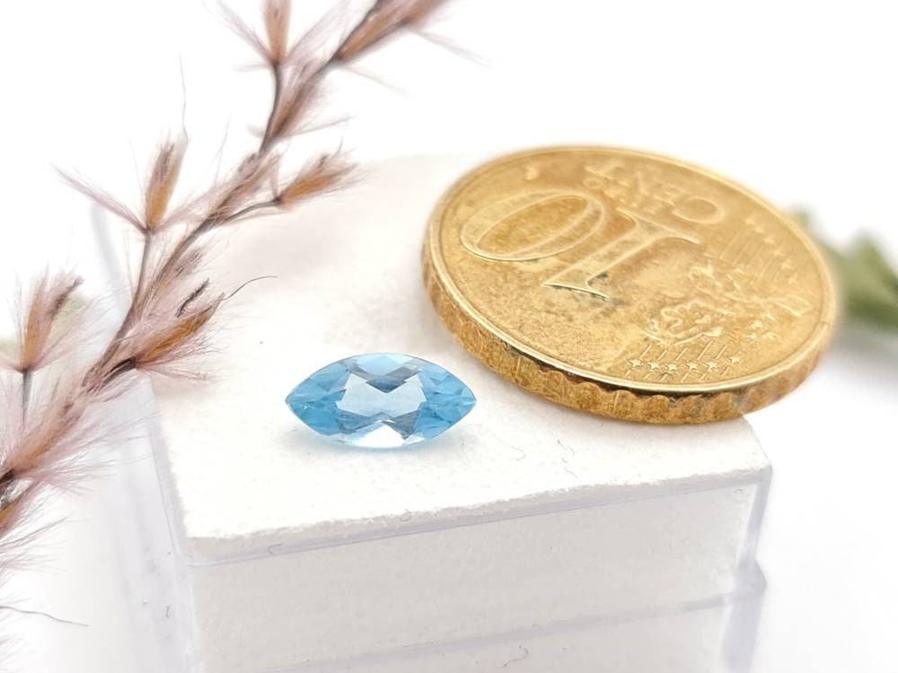 Echter blauer Aquamarin facettiert, Navette 8x4mm 0,3ct (Nr.1117)