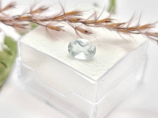 Facettierter ovaler Aquamarin, sehr hell blau 7x5mm 0,76ct (Nr.1154)