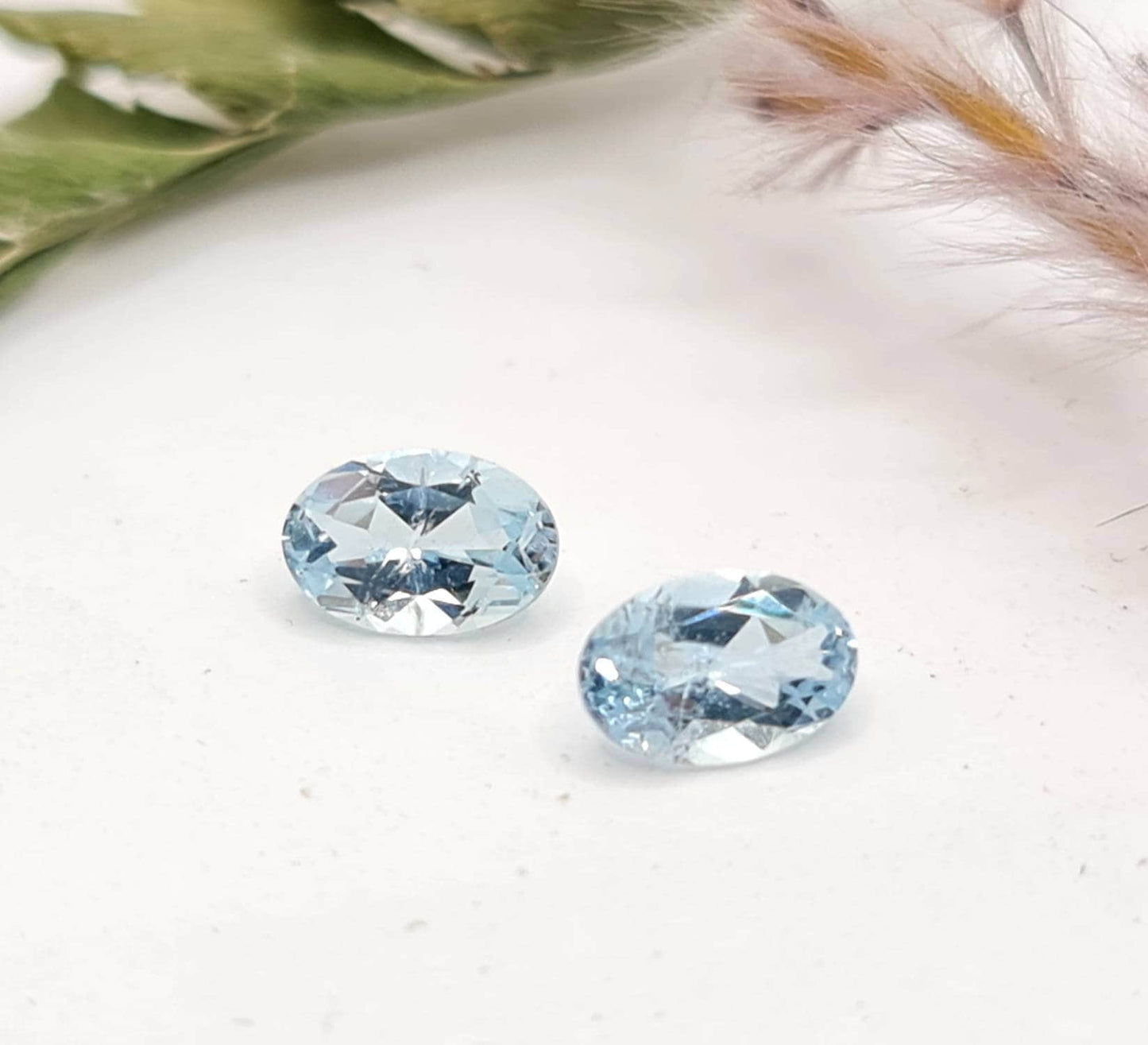 Ein Paar Aquamarine oval facettiert, feines Blau 6x4mm 0,78ct (Nr.1157)