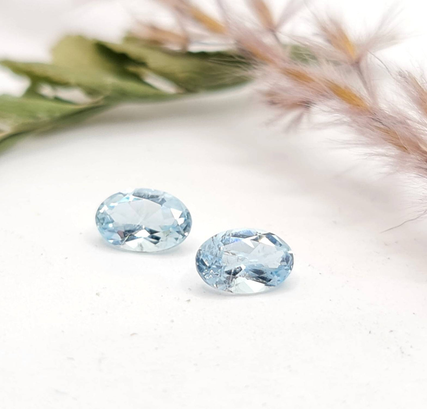 Ein Paar Aquamarine oval facettiert, feines Blau 6x4mm 0,78ct (Nr.1157)