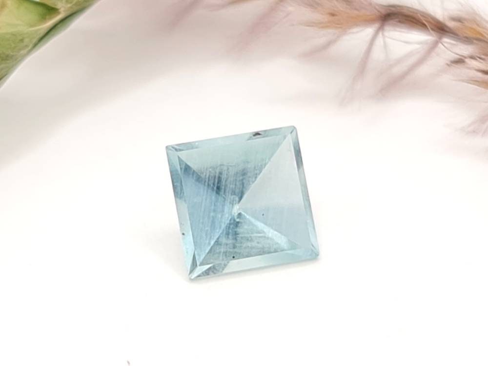 Echter quadratischer Aquamarine Spiegelschliff facettiert, feines Blau 6,5mm 1,12ct (Nr.1159)