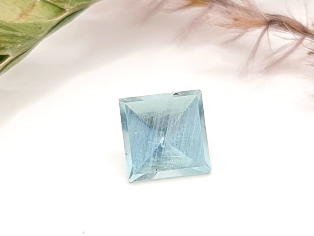 Echter quadratischer Aquamarine Spiegelschliff facettiert, feines Blau 6,5mm 1,12ct (Nr.1159)