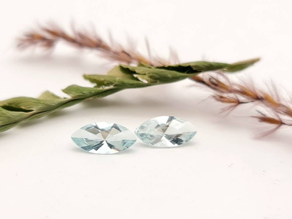 Ein Paar Aquamarine navette facettiert, feines Blau 10x5mm 1,57ct (Nr.1164)