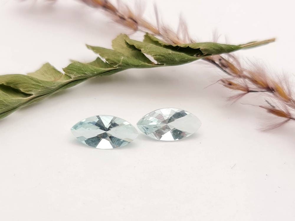 Ein Paar Aquamarine navette facettiert, feines Blau 10x5mm 1,57ct (Nr.1164)