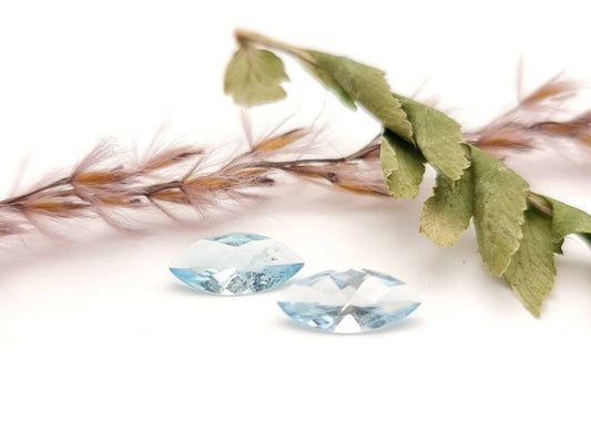 Ein Paar Aquamarine navette facettiert, feines Blau 9,3x4,2mm 1,06ct (Nr.1165)