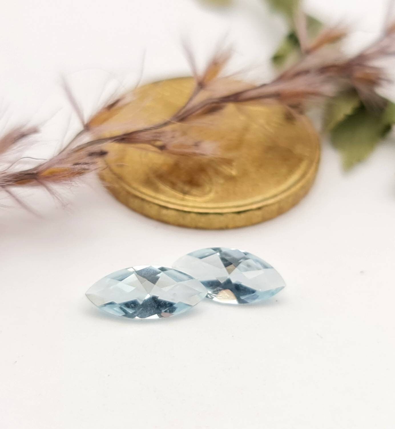 Echte facettierte Aquamarine, blau navette Checkerboardschliff 9,3x4,2mm 1,04ct (Nr.1166)