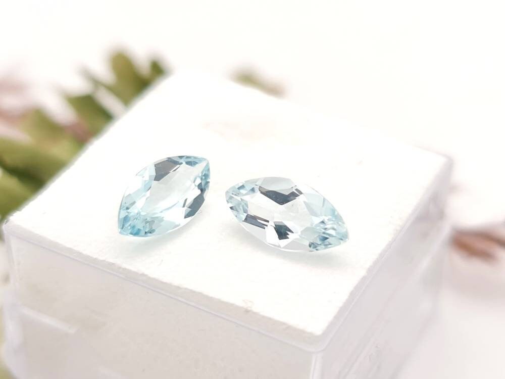 Ein Paar Aquamarine in Navetteform, blau, facettiert 10x5mm 1,7ct (Nr.1167)