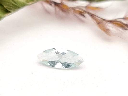 Echter hellblauer Aquamarine Navette facettiert 10,4x4,5mm 0,73ct (Nr.1169)