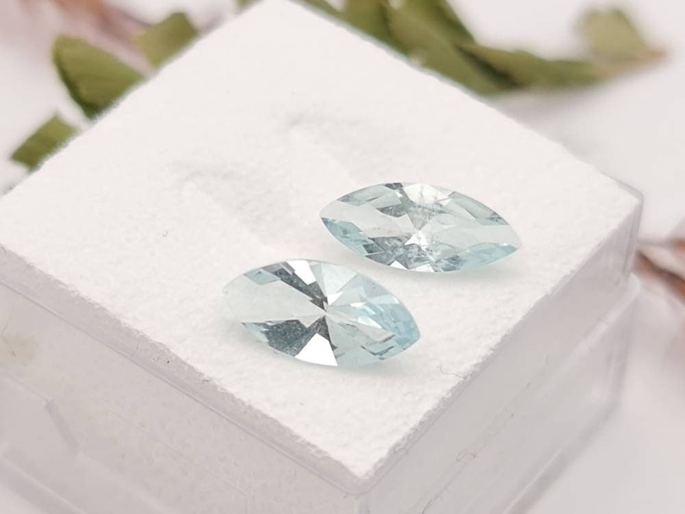 Ein Paar Aquamarine, hellblau in Navette facettiert 10x5mm 1,45ct (Nr.1170)