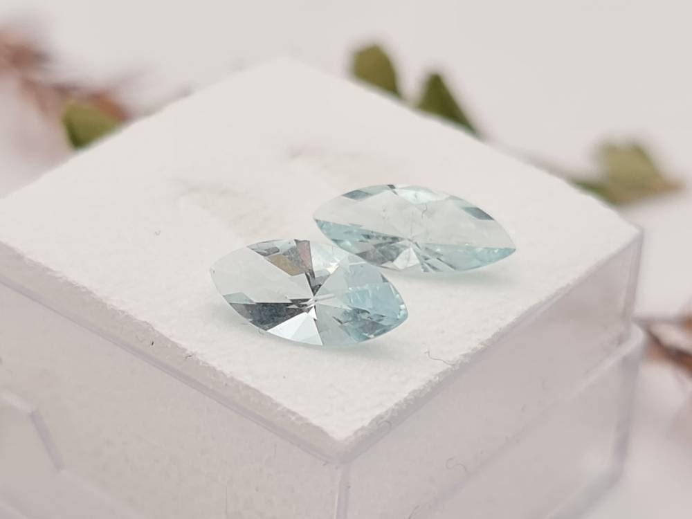 Ein Paar Aquamarine, hellblau in Navette facettiert 10x5mm 1,45ct (Nr.1170)