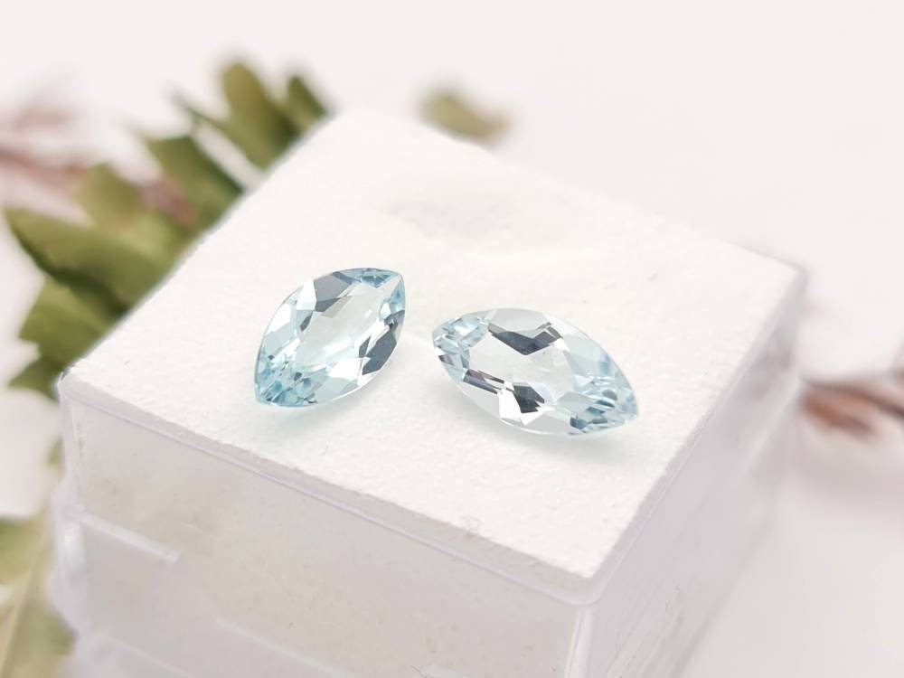 Ein Paar Aquamarine, hellblau in Navette facettiert 10,5x5mm 1,74ct (Nr.1172)