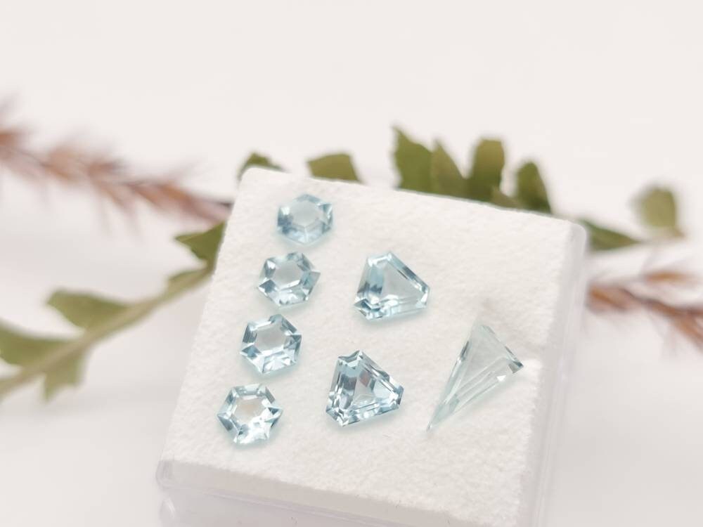 Lot blaue Aquamarine, verschiedene Formen und Größen 4-9mm 7Stück (Nr.1175)