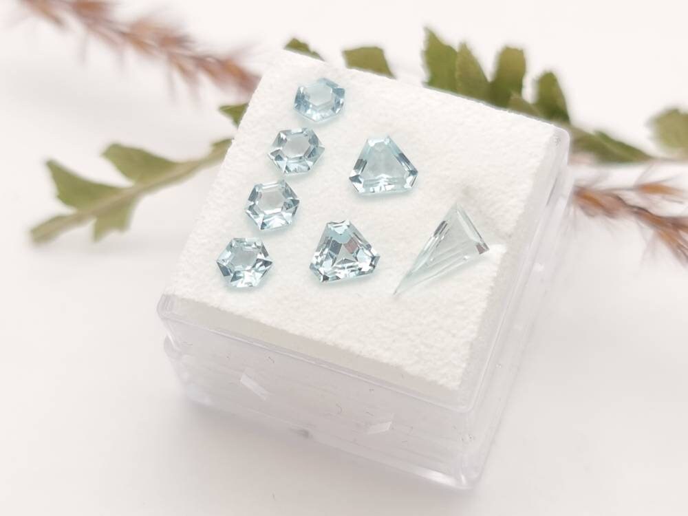 Lot blaue Aquamarine, verschiedene Formen und Größen 4-9mm 7Stück (Nr.1175)