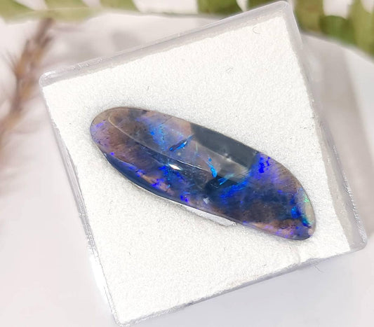 Australischer Black Opal Cabochon mit blau grünem Farbspiel 24,5x8mm 3,2ct (Nr.1120)