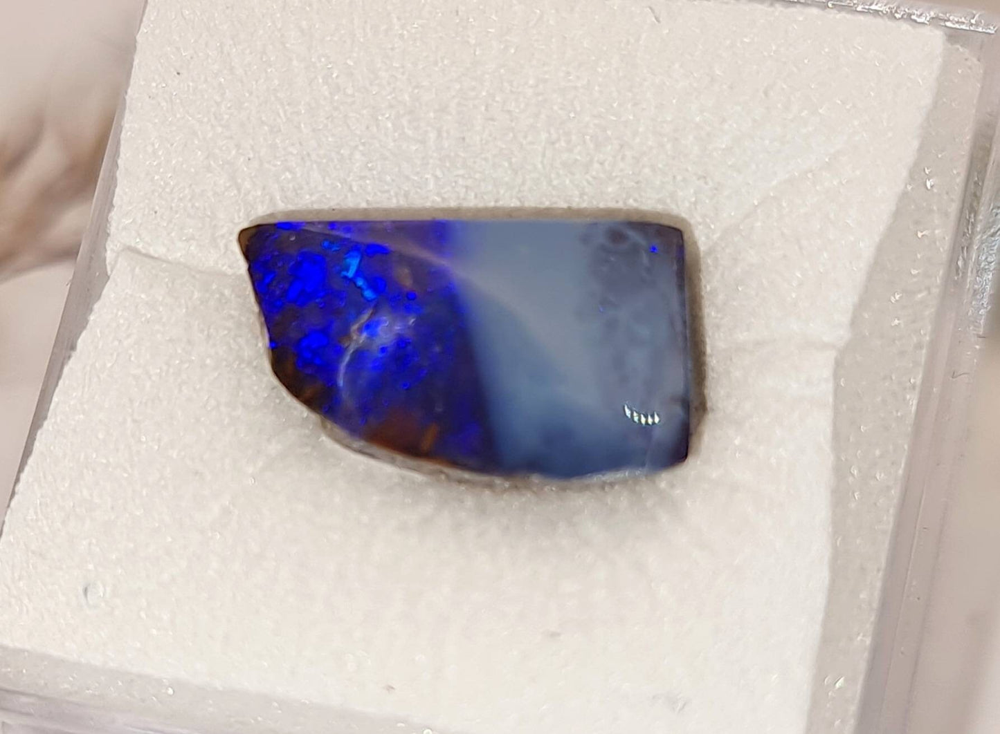 Boulderopal aus Australien, blau, grau, braun (Rückseite) 13x8,1mm  5,4ct (Nr.1121)