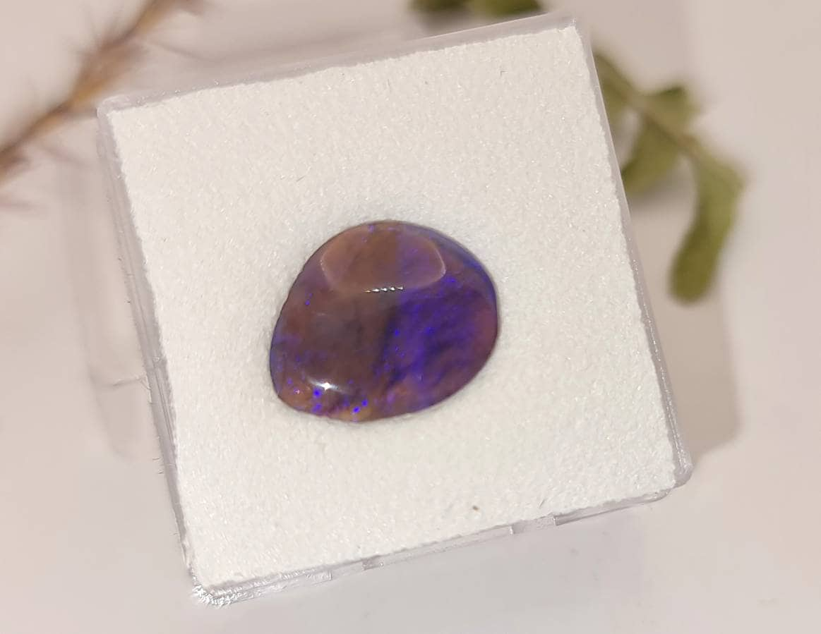 Black crystal Opal mit wenig violett blauem Farbspiel 12,5x10,1mm 1,8ct (Nr.1122)