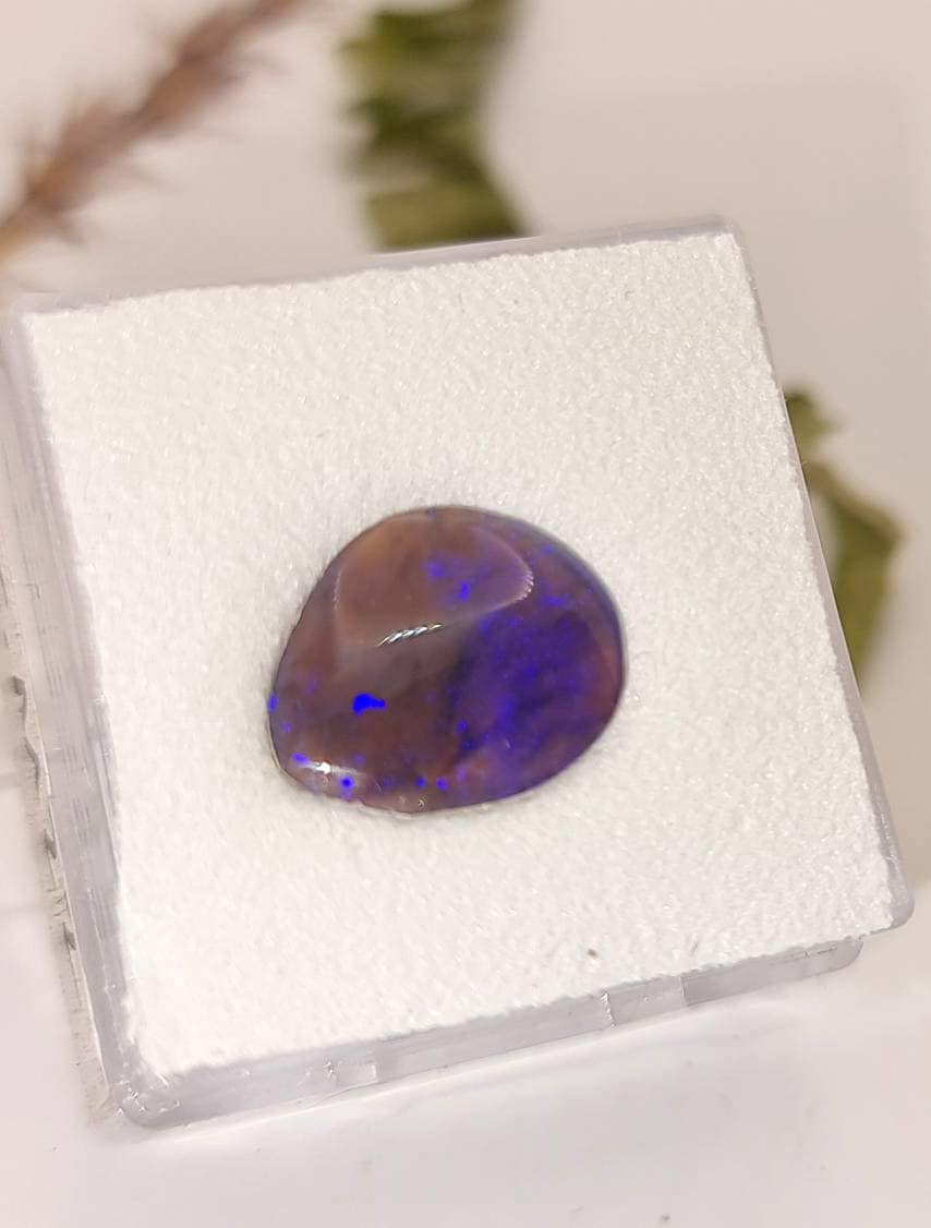 Black crystal Opal mit wenig violett blauem Farbspiel 12,5x10,1mm 1,8ct (Nr.1122)