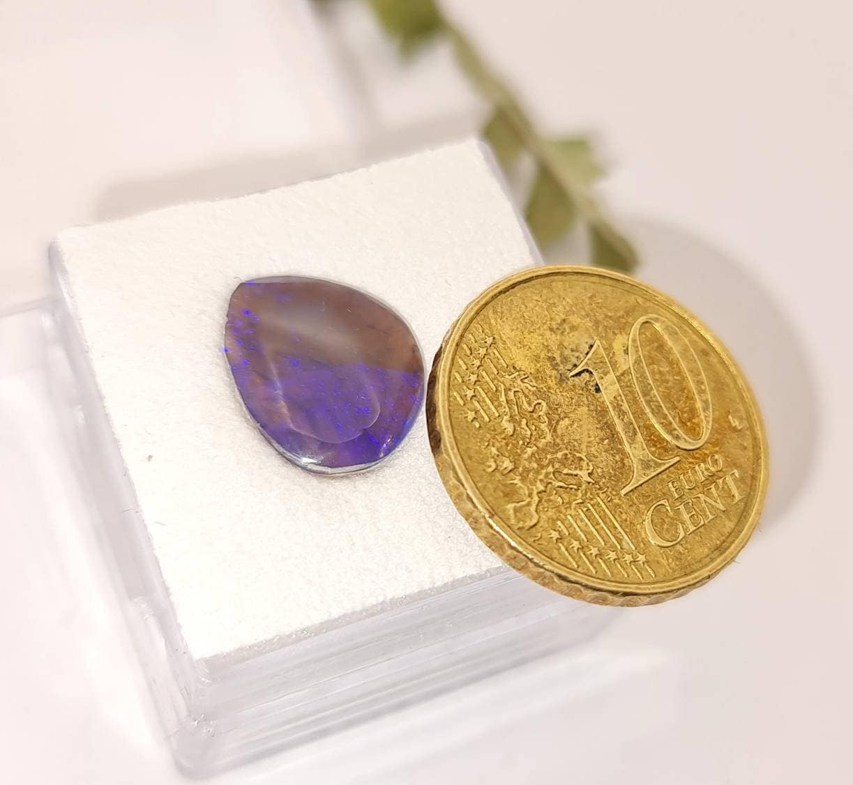 Black crystal Opal mit wenig violett blauem Farbspiel 12,5x10,1mm 1,8ct (Nr.1122)