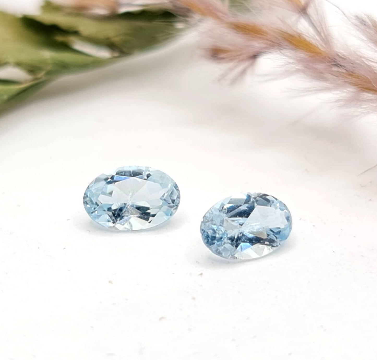 Ein Paar Aquamarine oval facettiert, feines Blau 6x4mm 0,78ct (Nr.1157)