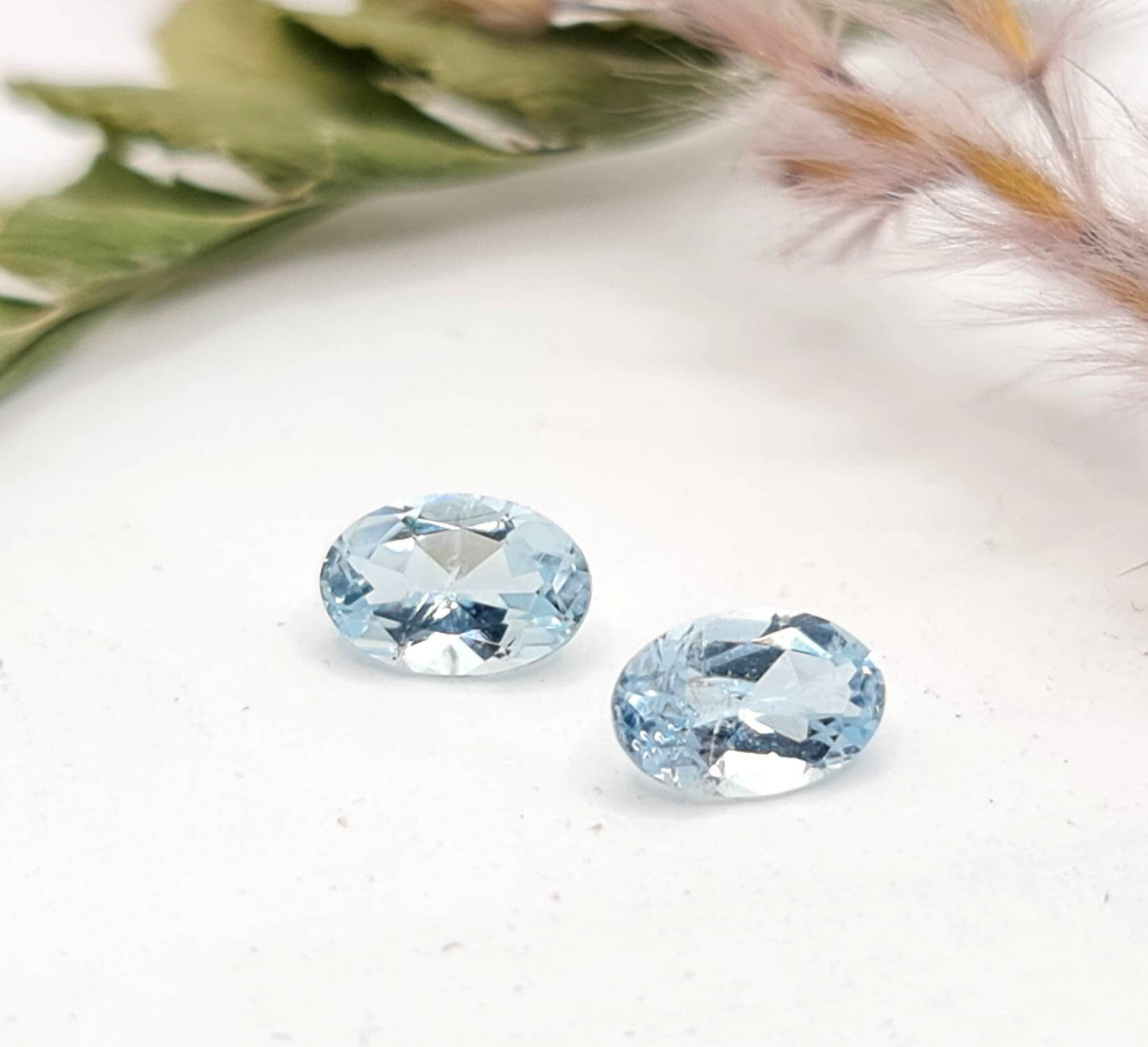 Ein Paar Aquamarine oval facettiert, feines Blau 6x4mm 0,75ct (Nr.1158)